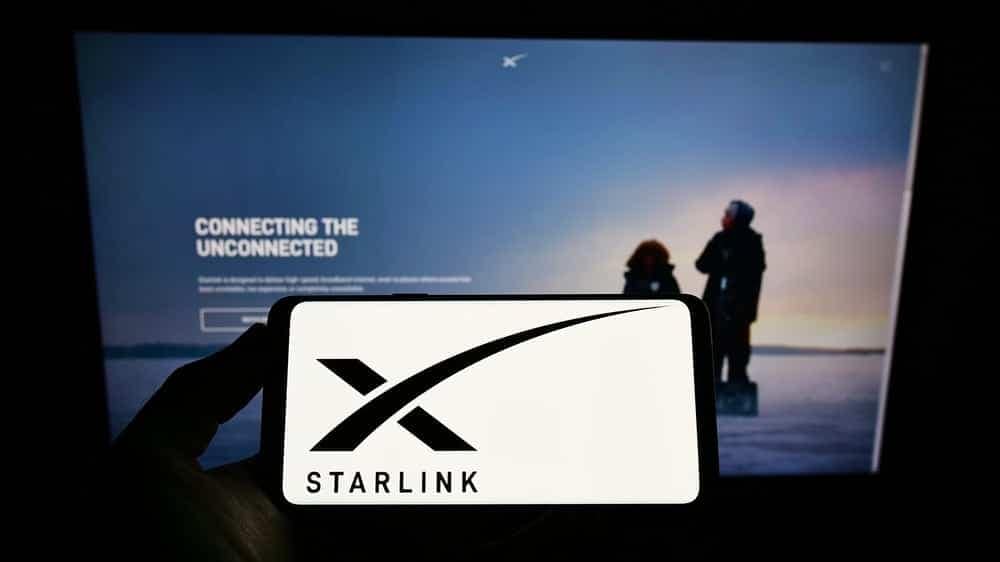 A person in North Macedonia holding up a phone with the Starlink logo on it.