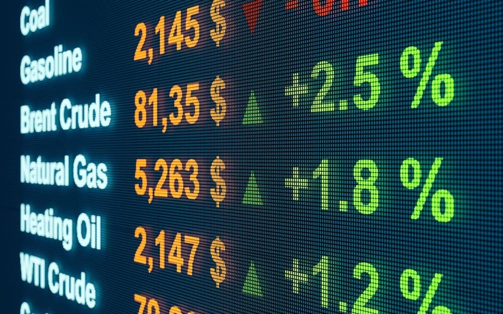 A wall-mounted screen displaying stable oil prices, providing real-time updates on gas demand during the spring season.