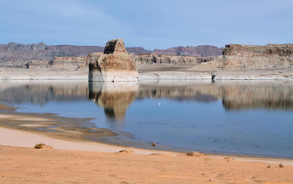 Lake Powell, located in Utah, offers unparalleled experiences for full-time RVers.