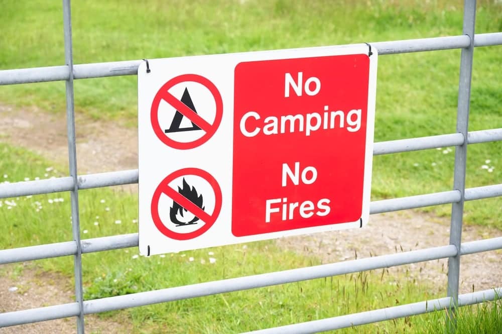 No camping sign.