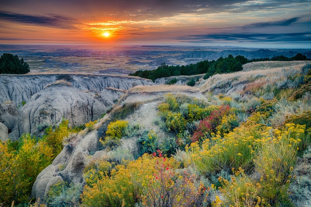 Experience the captivating beauty of the Saskatchewan Badlands at sunset within Badlands National Park. Don't forget to make use of the convenient Park Reservation System offered by GFP for a hassle-free visit.