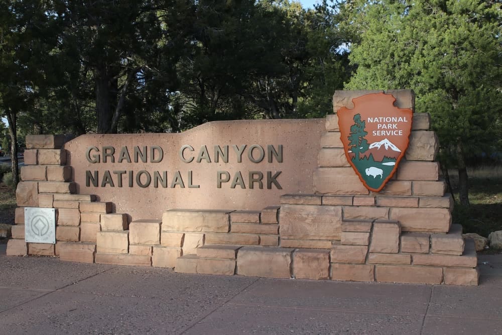 Grand Canyon National Park in Arizona offers NPS shuttle services for park & ride convenience.