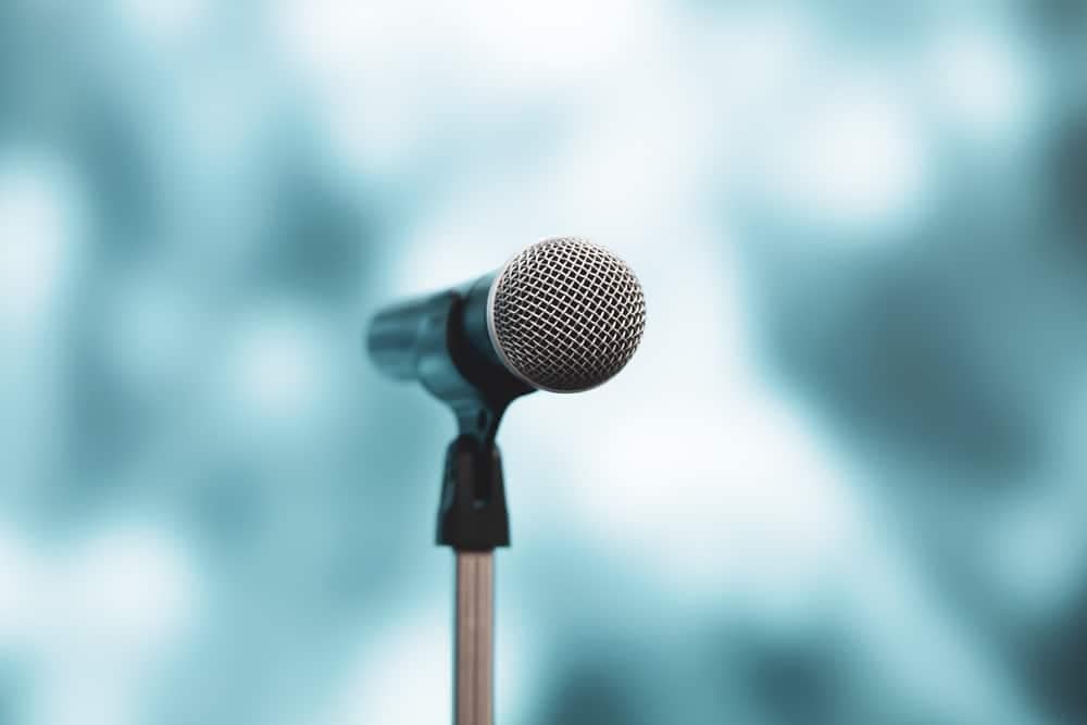 A microphone in front of a blurred background.
Keywords: blurry background
