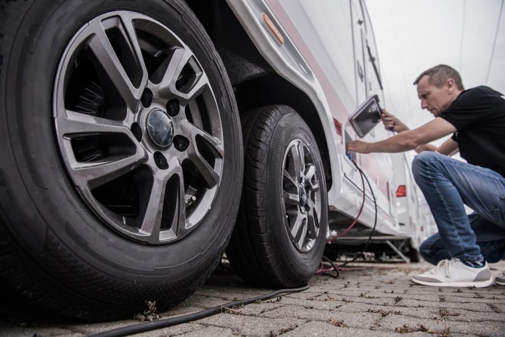 A man is recruiting technicians for the RV Technical Institute.