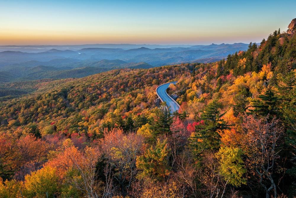 The famous U.S. National Park, the Great Smoky Mountains, offers breathtaking views at sunset that attract numerous visitors, as shown by the high visitation records.