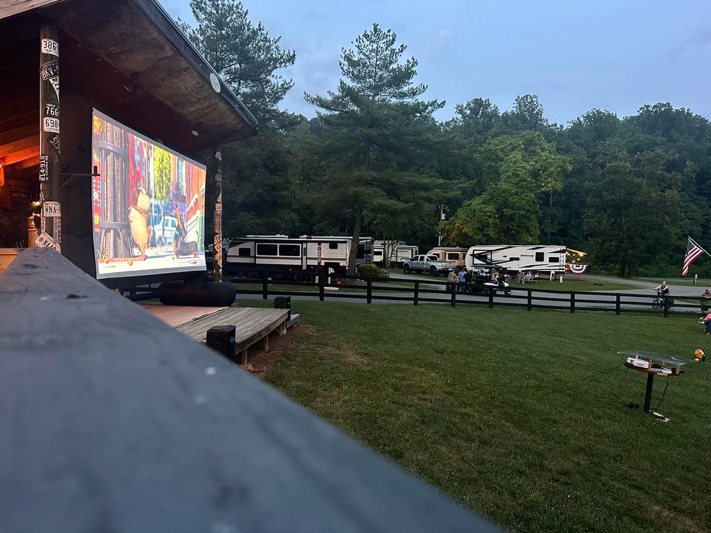 A scenic outdoor movie screen with RVs in the background at Misty Mountain Camp Resort, offering campers a breathtaking getaway experience.