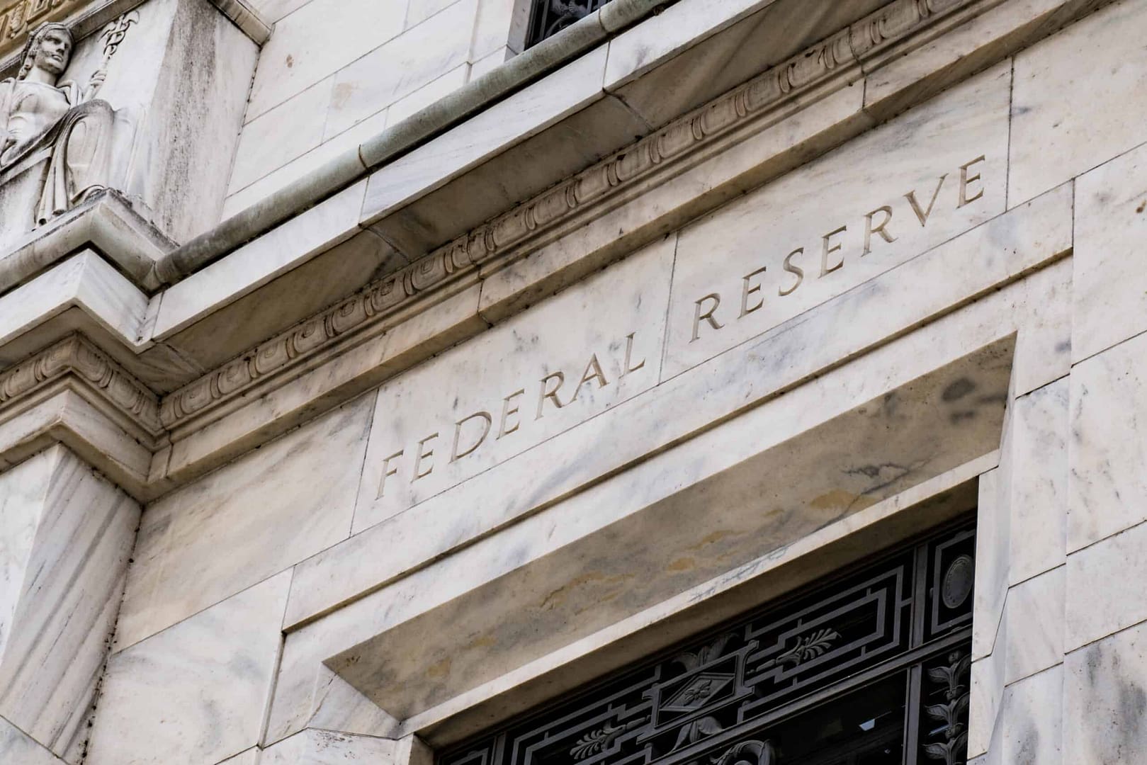 An expected image of the Federal Reserve building, signaling a sharp rate hike in the next month.