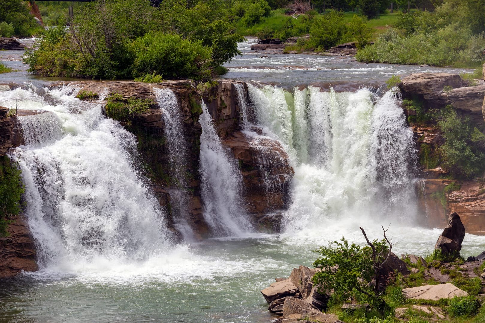 Lundbreck Falls, a hidden gem in Alberta, is a breathtaking waterfall nestled in the middle of a wooded area.