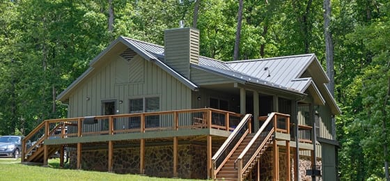 A cozy cabin in the woods located near Twin Lakes State Park, featuring a spacious deck and convenient stairs for easy access. Perfect for enjoying the serene surroundings during the Fall Festival.