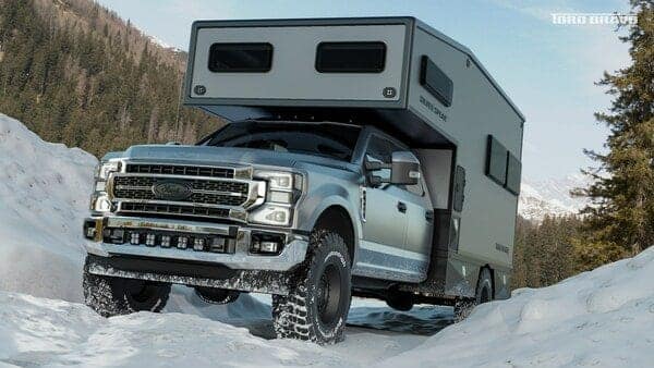 The Ford Super Duty RV, equipped with the Toro Bravo 4x4 system, is bravely making its way through the snow.