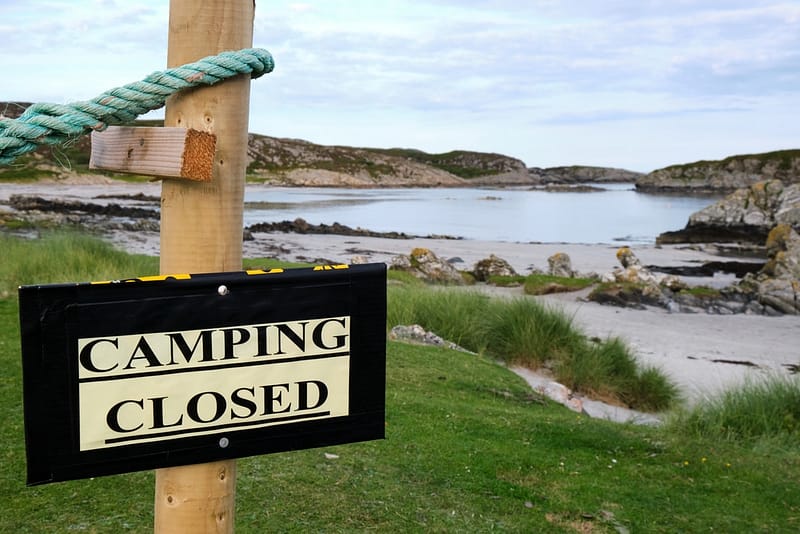A sign that says camping closed.